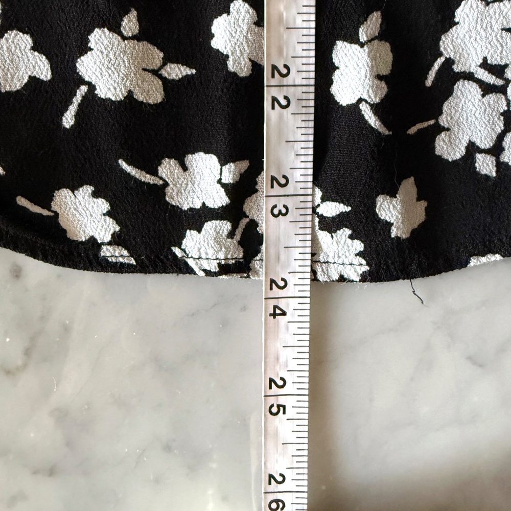 LOFT Floral V-Neck Button Blouse | Women’s XL | Black White Long Sleeve Top - Picture 10 of 10